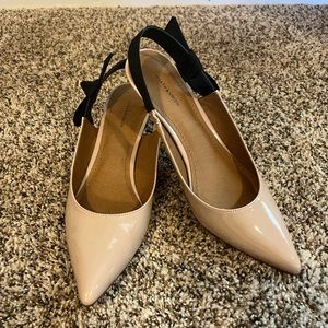 14th and union size 8 suede pumps with bow detail on the strap.